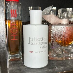 Juliette has a g*n not a perf